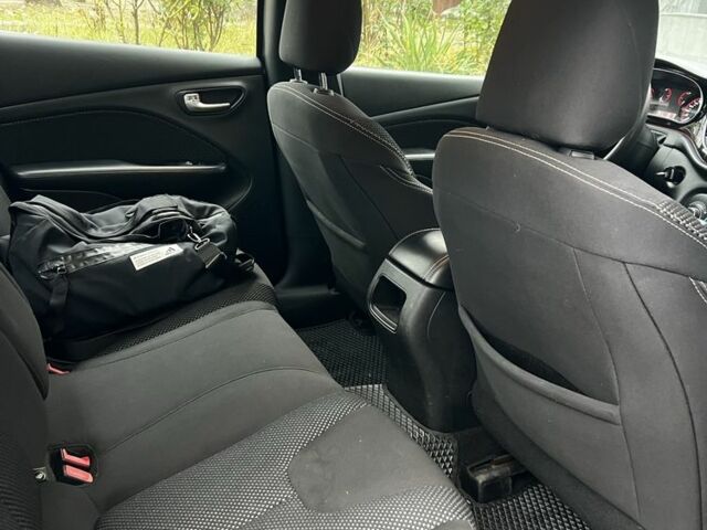 Серый Додж Дарт, объемом двигателя 2.4 л и пробегом 182 тыс. км за 7700 $, фото 14 на Automoto.ua