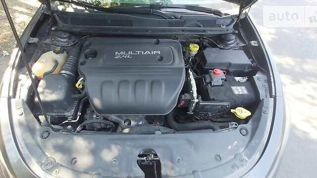 Серый Додж Дарт, объемом двигателя 2.4 л и пробегом 100 тыс. км за 9300 $, фото 7 на Automoto.ua