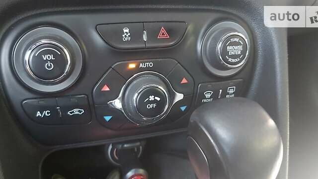 Серый Додж Дарт, объемом двигателя 2.4 л и пробегом 100 тыс. км за 9300 $, фото 10 на Automoto.ua