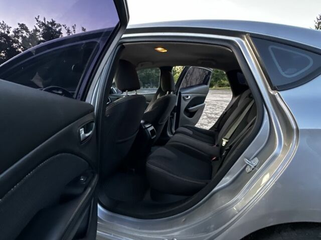 Серый Додж Дарт, объемом двигателя 2.4 л и пробегом 270 тыс. км за 8100 $, фото 7 на Automoto.ua