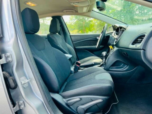 Сірий Додж Дарт, об'ємом двигуна 2 л та пробігом 72 тис. км за 3900 $, фото 7 на Automoto.ua