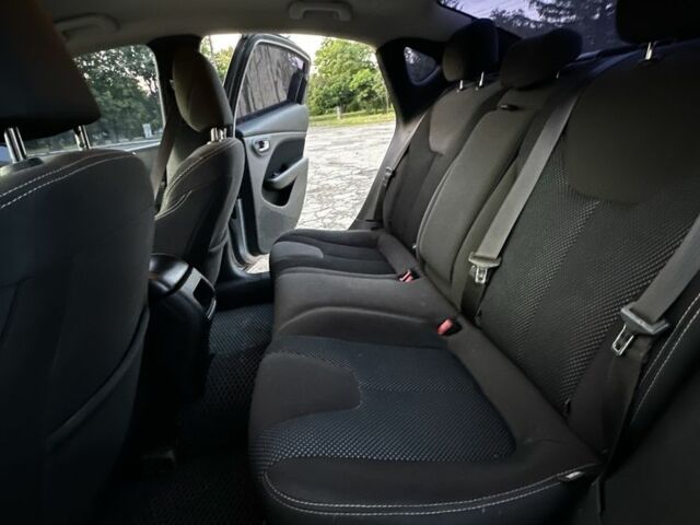 Серый Додж Дарт, объемом двигателя 2.4 л и пробегом 270 тыс. км за 8100 $, фото 5 на Automoto.ua