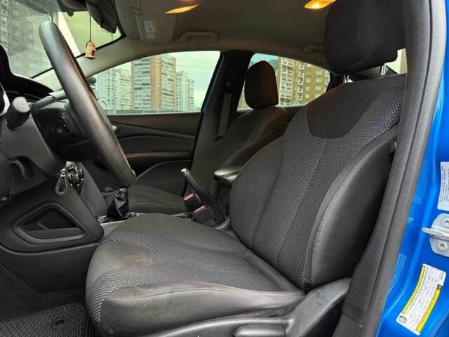 Синий Додж Дарт, объемом двигателя 0 л и пробегом 187 тыс. км за 7490 $, фото 8 на Automoto.ua
