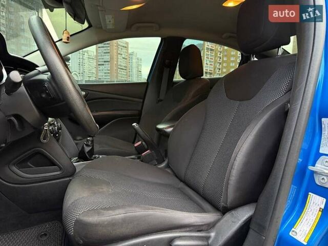 Синий Додж Дарт, объемом двигателя 2 л и пробегом 187 тыс. км за 7490 $, фото 8 на Automoto.ua