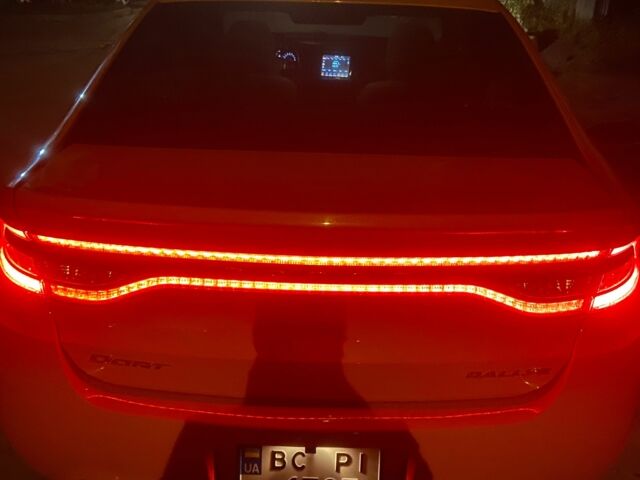 Оранжевый Додж Дарт, объемом двигателя 2 л и пробегом 249 тыс. км за 7500 $, фото 3 на Automoto.ua