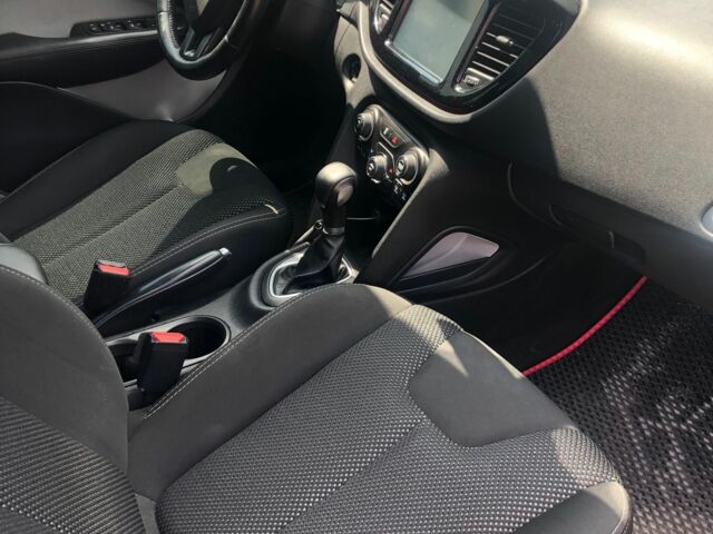 Оранжевый Додж Дарт, объемом двигателя 2 л и пробегом 249 тыс. км за 7500 $, фото 4 на Automoto.ua