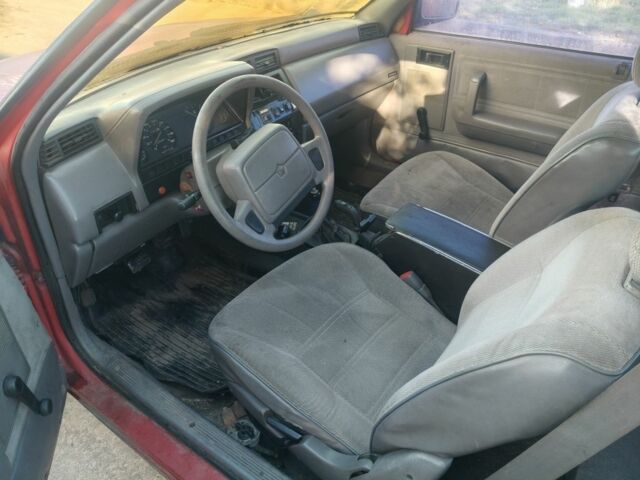 Додж Другая 1993 в Николаеве на Automoto.ua Красный Додж Другая, объемом двигателя 2 л и пробегом 2 тыс. км за 650 $, фото 5 на Automoto.ua