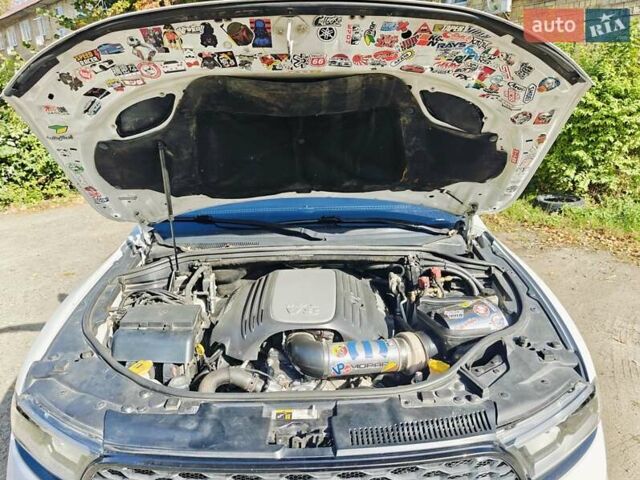 Білий Додж Durango, об'ємом двигуна 5.65 л та пробігом 208 тис. км за 28500 $, фото 6 на Automoto.ua