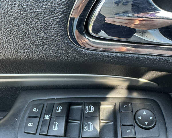 Білий Додж Durango, об'ємом двигуна 5.65 л та пробігом 191 тис. км за 30000 $, фото 37 на Automoto.ua