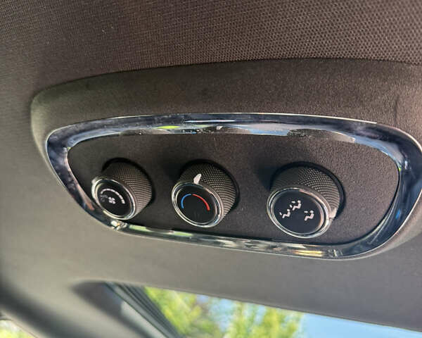Білий Додж Durango, об'ємом двигуна 5.65 л та пробігом 191 тис. км за 30000 $, фото 71 на Automoto.ua