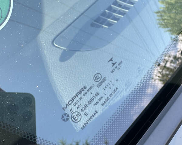 Білий Додж Durango, об'ємом двигуна 5.65 л та пробігом 191 тис. км за 30000 $, фото 17 на Automoto.ua