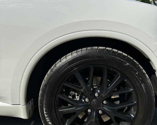 Білий Додж Durango, об'ємом двигуна 5.65 л та пробігом 191 тис. км за 30000 $, фото 2 на Automoto.ua