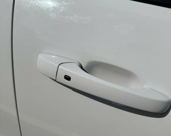 Білий Додж Durango, об'ємом двигуна 5.65 л та пробігом 191 тис. км за 30000 $, фото 15 на Automoto.ua