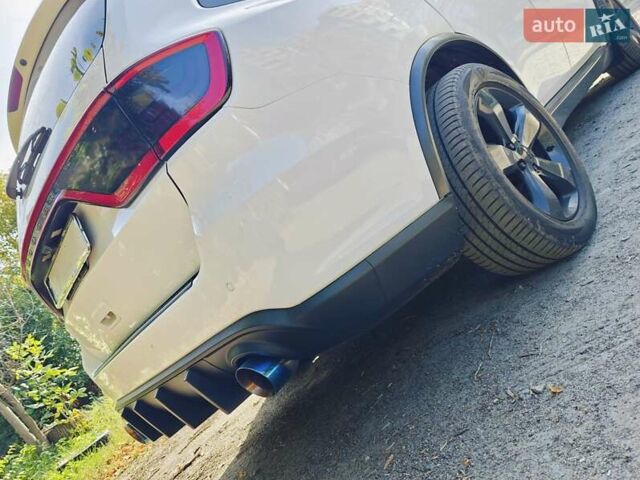 Білий Додж Durango, об'ємом двигуна 5.65 л та пробігом 208 тис. км за 28500 $, фото 2 на Automoto.ua