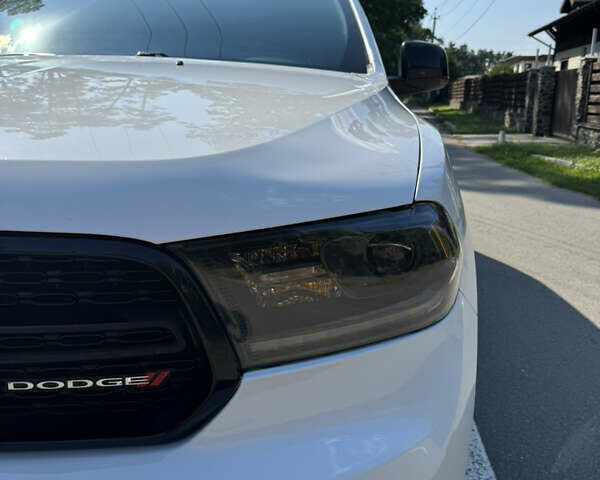 Білий Додж Durango, об'ємом двигуна 5.65 л та пробігом 191 тис. км за 30000 $, фото 11 на Automoto.ua