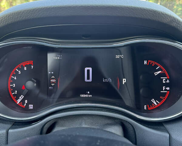 Білий Додж Durango, об'ємом двигуна 5.65 л та пробігом 191 тис. км за 30000 $, фото 64 на Automoto.ua