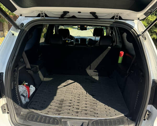 Білий Додж Durango, об'ємом двигуна 5.65 л та пробігом 191 тис. км за 30000 $, фото 22 на Automoto.ua