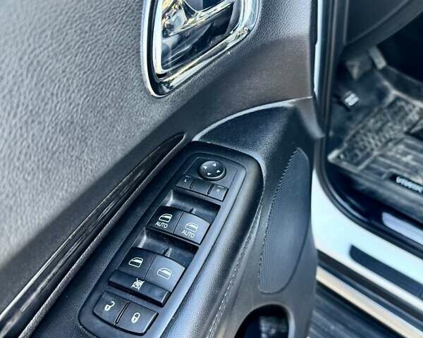 Білий Додж Durango, об'ємом двигуна 3.6 л та пробігом 209 тис. км за 23000 $, фото 17 на Automoto.ua