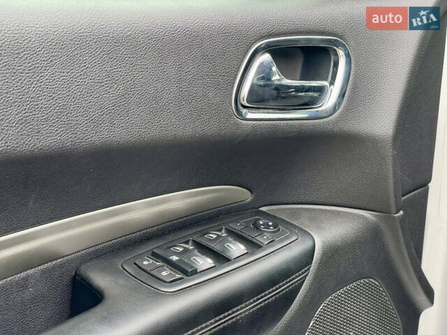 Белый Додж Дюранго, объемом двигателя 3.6 л и пробегом 160 тыс. км за 17777 $, фото 12 на Automoto.ua