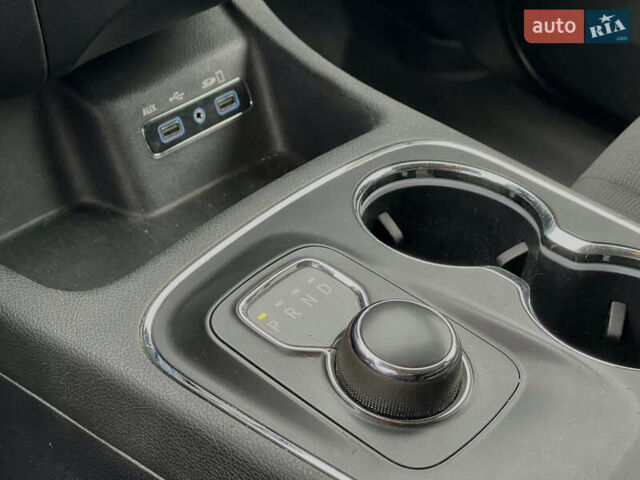 Белый Додж Дюранго, объемом двигателя 3.6 л и пробегом 160 тыс. км за 17777 $, фото 16 на Automoto.ua