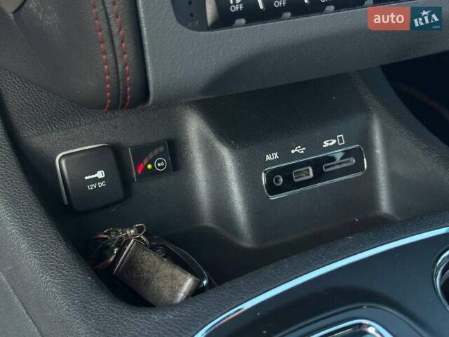 Белый Додж Дюранго, объемом двигателя 5.65 л и пробегом 106 тыс. км за 29000 $, фото 35 на Automoto.ua