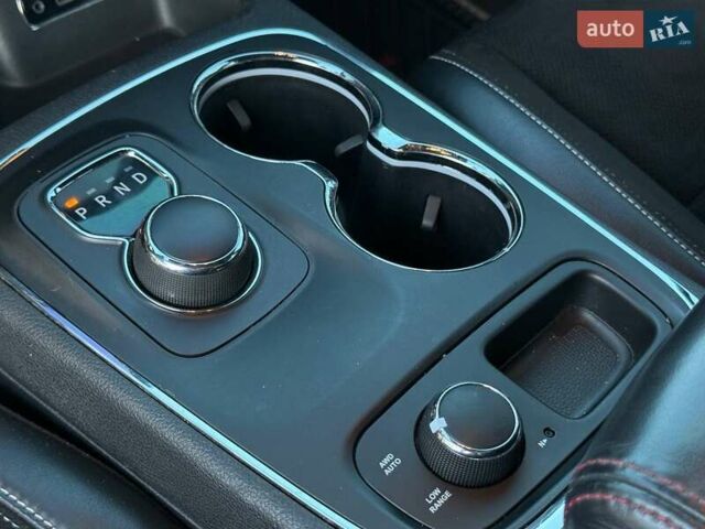 Белый Додж Дюранго, объемом двигателя 5.65 л и пробегом 106 тыс. км за 29000 $, фото 36 на Automoto.ua