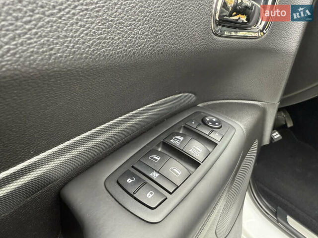 Белый Додж Дюранго, объемом двигателя 5.65 л и пробегом 83 тыс. км за 30200 $, фото 30 на Automoto.ua