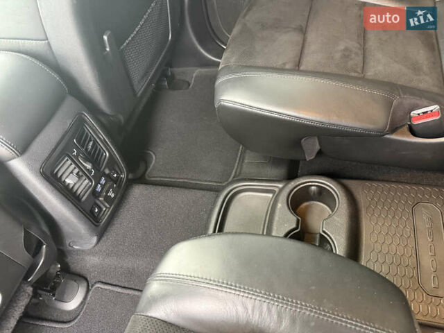 Белый Додж Дюранго, объемом двигателя 5.65 л и пробегом 83 тыс. км за 30200 $, фото 33 на Automoto.ua