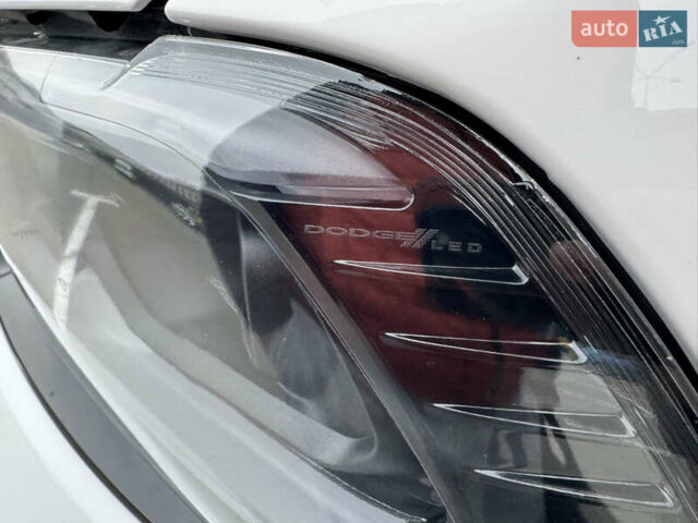 Белый Додж Дюранго, объемом двигателя 5.65 л и пробегом 73 тыс. км за 36000 $, фото 5 на Automoto.ua