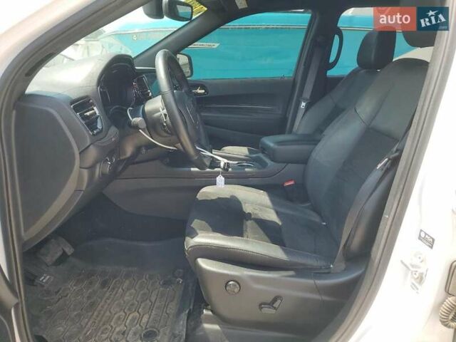 Белый Додж Дюранго, объемом двигателя 5.65 л и пробегом 45 тыс. км за 15000 $, фото 4 на Automoto.ua