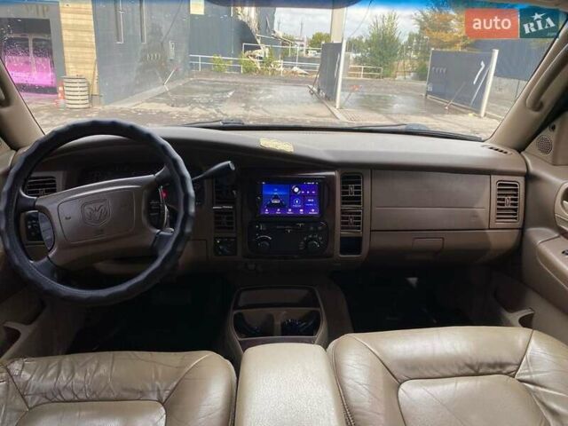 Чорний Додж Durango, об'ємом двигуна 4.7 л та пробігом 315 тис. км за 4100 $, фото 6 на Automoto.ua