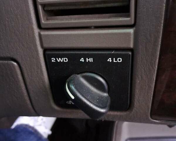 Чорний Додж Durango, об'ємом двигуна 4.7 л та пробігом 250 тис. км за 12000 $, фото 10 на Automoto.ua