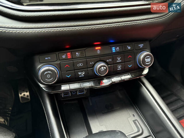 Черный Додж Дюранго, объемом двигателя 6.4 л и пробегом 106 тыс. км за 42000 $, фото 20 на Automoto.ua