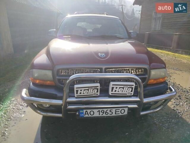 Красный Додж Дюранго, объемом двигателя 5.2 л и пробегом 185 тыс. км за 10000 $, фото 2 на Automoto.ua