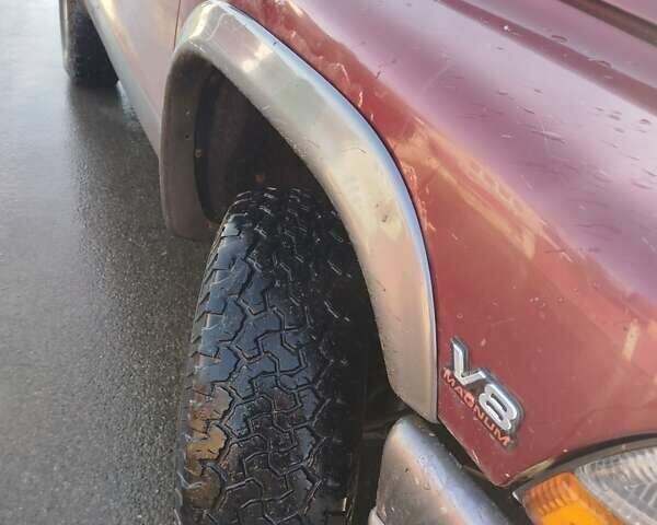 Красный Додж Дюранго, объемом двигателя 5.2 л и пробегом 185 тыс. км за 10000 $, фото 7 на Automoto.ua