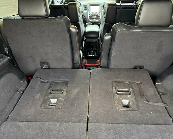 Красный Додж Дюранго, объемом двигателя 5.65 л и пробегом 195 тыс. км за 27000 $, фото 4 на Automoto.ua