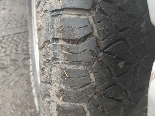 Серый Додж Дюранго, объемом двигателя 4.7 л и пробегом 223 тыс. км за 4699 $, фото 5 на Automoto.ua