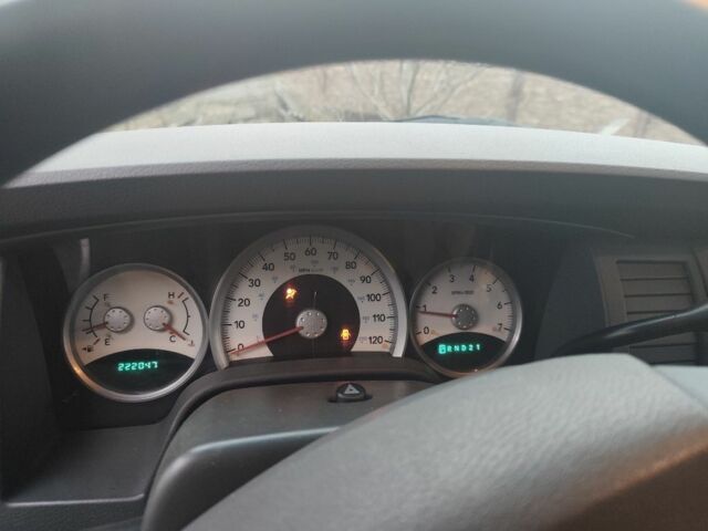 Серый Додж Дюранго, объемом двигателя 4.7 л и пробегом 223 тыс. км за 4699 $, фото 7 на Automoto.ua