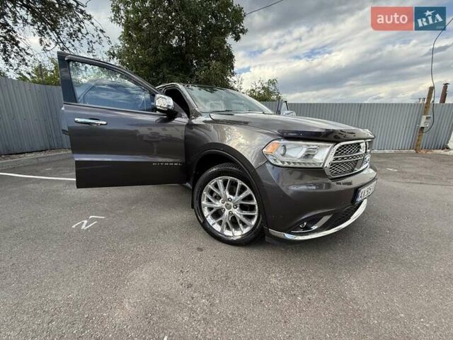Серый Додж Дюранго, объемом двигателя 3.6 л и пробегом 228 тыс. км за 18500 $, фото 2 на Automoto.ua
