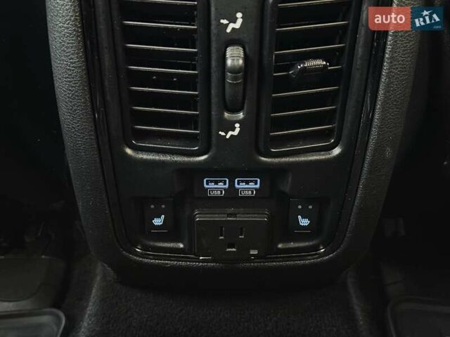 Сірий Додж Durango, об'ємом двигуна 5.65 л та пробігом 134 тис. км за 28699 $, фото 35 на Automoto.ua