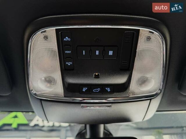 Сірий Додж Durango, об'ємом двигуна 5.65 л та пробігом 134 тис. км за 28699 $, фото 43 на Automoto.ua