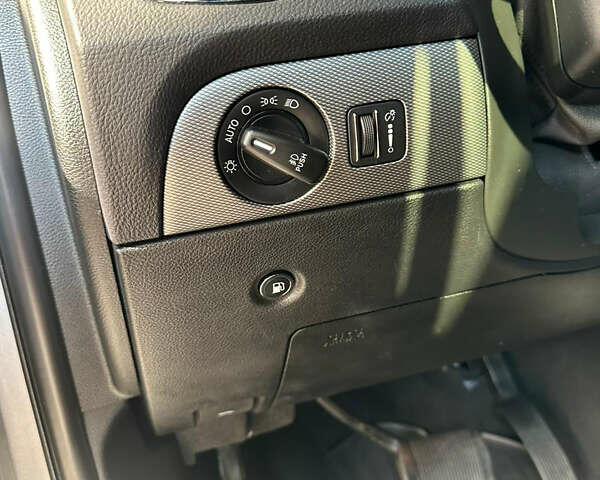 Сірий Додж Durango, об'ємом двигуна 5.65 л та пробігом 134 тис. км за 28999 $, фото 18 на Automoto.ua