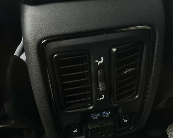 Сірий Додж Durango, об'ємом двигуна 5.65 л та пробігом 134 тис. км за 28999 $, фото 16 на Automoto.ua