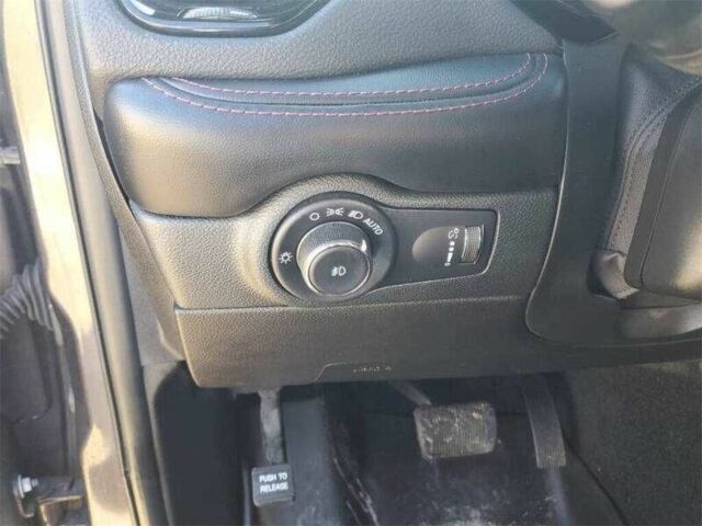 Серый Додж Дюранго, объемом двигателя 5.7 л и пробегом 62 тыс. км за 10400 $, фото 9 на Automoto.ua