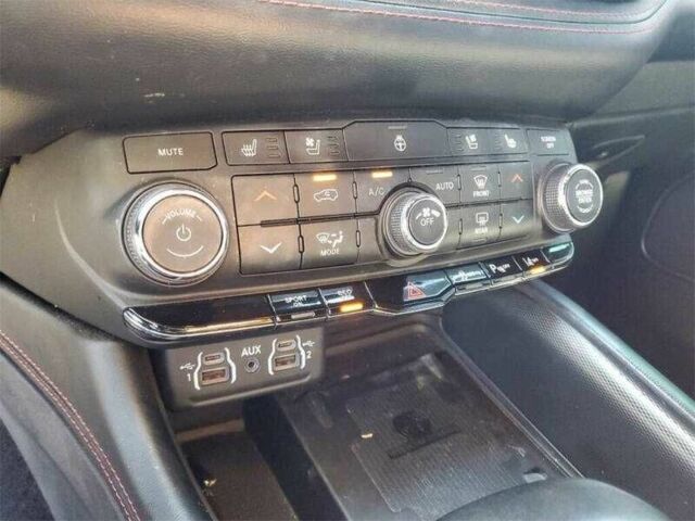 Серый Додж Дюранго, объемом двигателя 5.7 л и пробегом 62 тыс. км за 10400 $, фото 12 на Automoto.ua