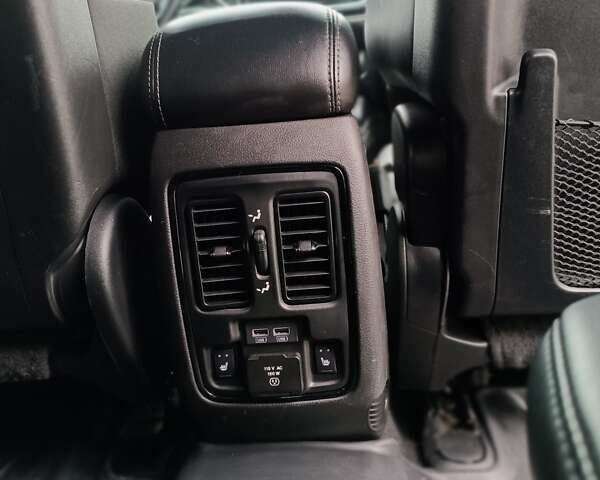 Серый Додж Дюранго, объемом двигателя 3.6 л и пробегом 125 тыс. км за 32000 $, фото 27 на Automoto.ua