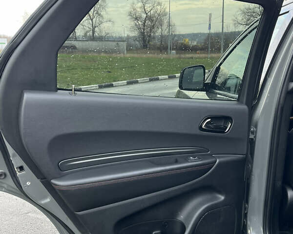 Сірий Додж Durango, об'ємом двигуна 5.65 л та пробігом 80 тис. км за 39900 $, фото 13 на Automoto.ua