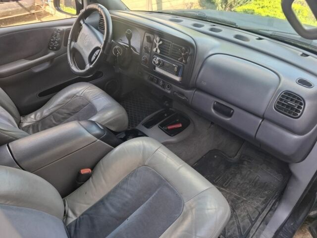 Синий Додж Дюранго, объемом двигателя 5 л и пробегом 279 тыс. км за 2999 $, фото 4 на Automoto.ua