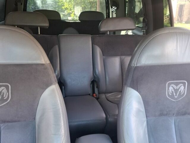 Синий Додж Дюранго, объемом двигателя 5 л и пробегом 279 тыс. км за 2999 $, фото 5 на Automoto.ua