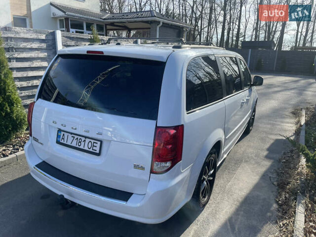 Белый Додж Гранд Караван, объемом двигателя 3.6 л и пробегом 210 тыс. км за 13500 $, фото 5 на Automoto.ua